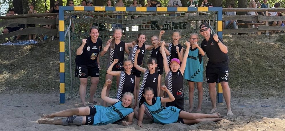 Mädels der wD und wC auf ungewohnten Terrain unterwegs – Weibliche D-Jugend erkämpft sich den Turniersieg 💪🏻 beim Beachhandballturnier in Irmenach 🏝️